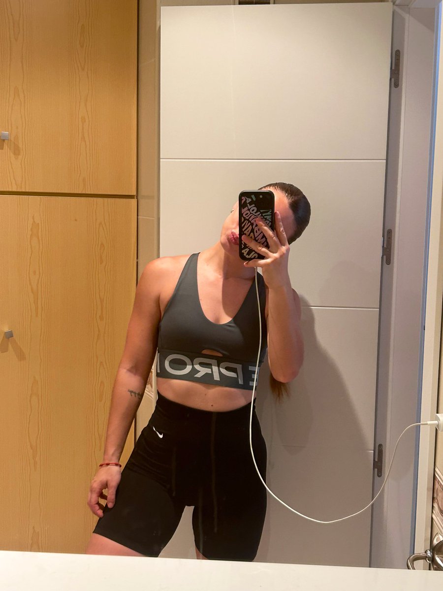 sonialpze's tweet photo. viernes de entrenar, trabajar, volver a entrenar 🏋🏼‍♀️✅🥋 https://t.co/2RLQ08JaiI