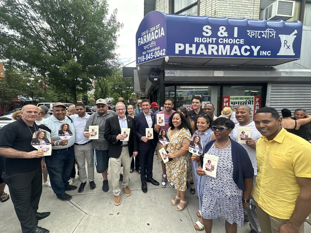 JeffreyDinowitz's tweet image. Today we honored the legacy of one of our greatest community advocates, Sandra Pabon, with a street co-naming by @EricDinowitzNYC. Through her advocacy Sandra touched the lives of so many individuals and the turnout showed how much she was loved. Happy Birthday Sandra!!