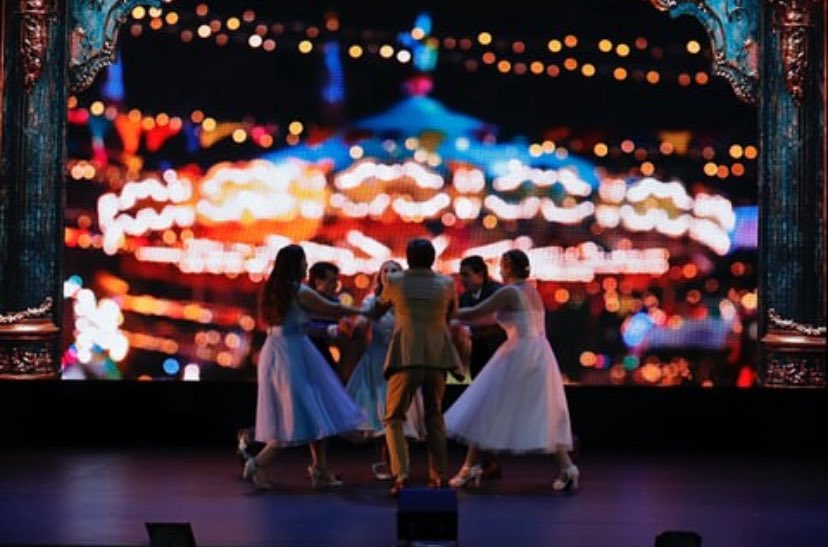 A happiest of closings to the ENCHANTING cast and crew of A GRAND NIGHT FOR SINGING! 

As they take their final bows tonight, we can guarantee all have left having the grandest of summer nights. 💚🧡🎶