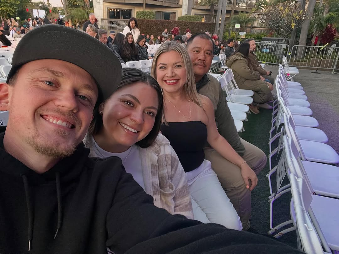 What says summer more than live music next to the bay, warm coastal breezes, and dancing the night away under the palms? From The Temptations to Jackson Browne, this season's @humphreysshows lineup is pure magic 

📸: KC L., Susy G, @_brendalagunes_
 halfmooninn.com/san-diego-live…