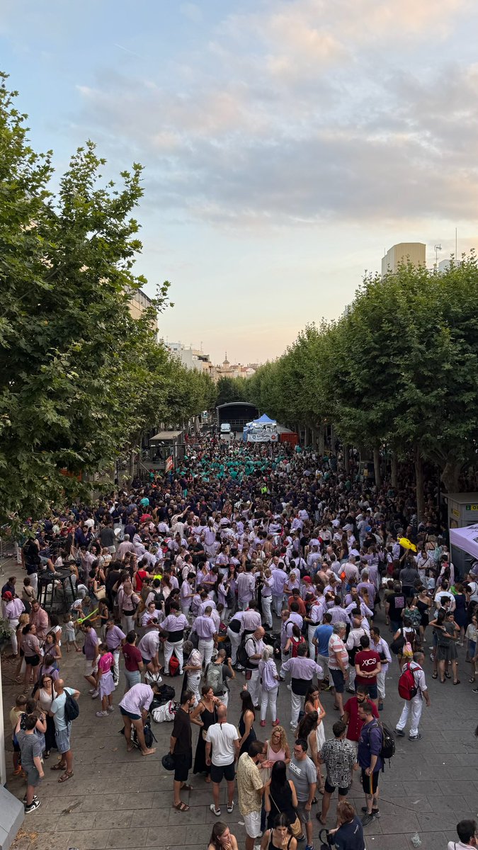 Moltes gràcies a tots per seguir-nos i participar en la transmissió de la Diada de #LesSantes de Mataró! El guanyador a X del sorteig d’un lot de Vermuts Yzaguirre és: Xavi Moreno <a href="/XaviMoka/">Xavi Moreno, els Catalans fem coses</a>!