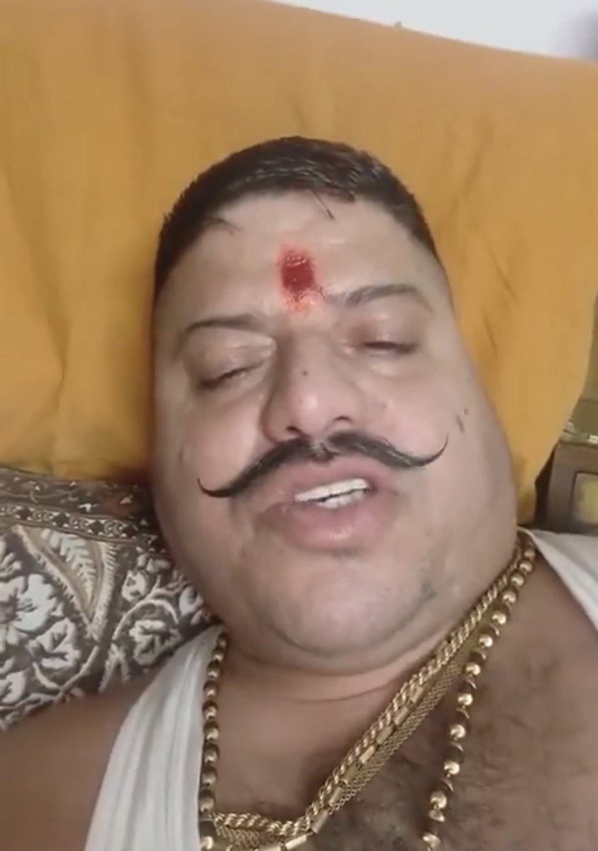 दोनों में अन्तर बताये और आपको कौन सू$अर लग रहा है..!!