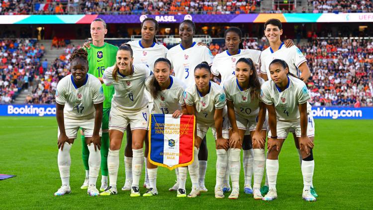 Le dernier quart de finale commence entre la France et l’Allemagne ! 🇫🇷⚔️🇩🇪

#WEURO2025 | #FRA