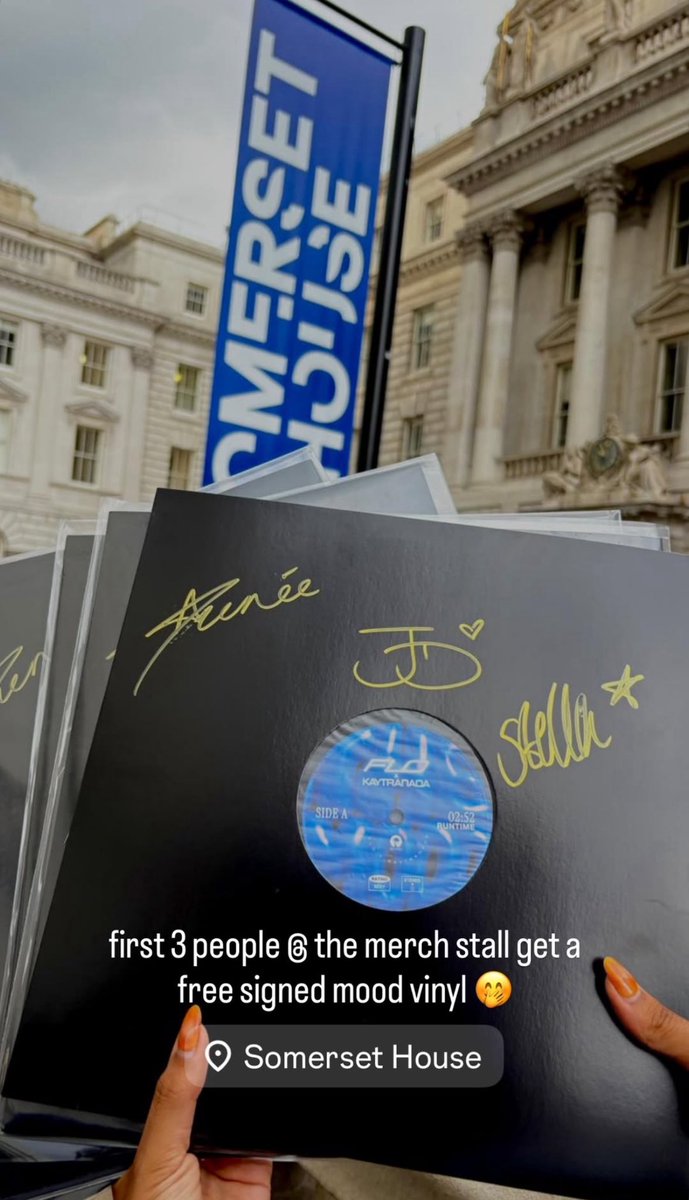 FLOLiveUpdates's tweet image. First 3 people at the merch stall will receive a FREE SIGNED “The Mood” vinyl from FLO! #SomersetHouse