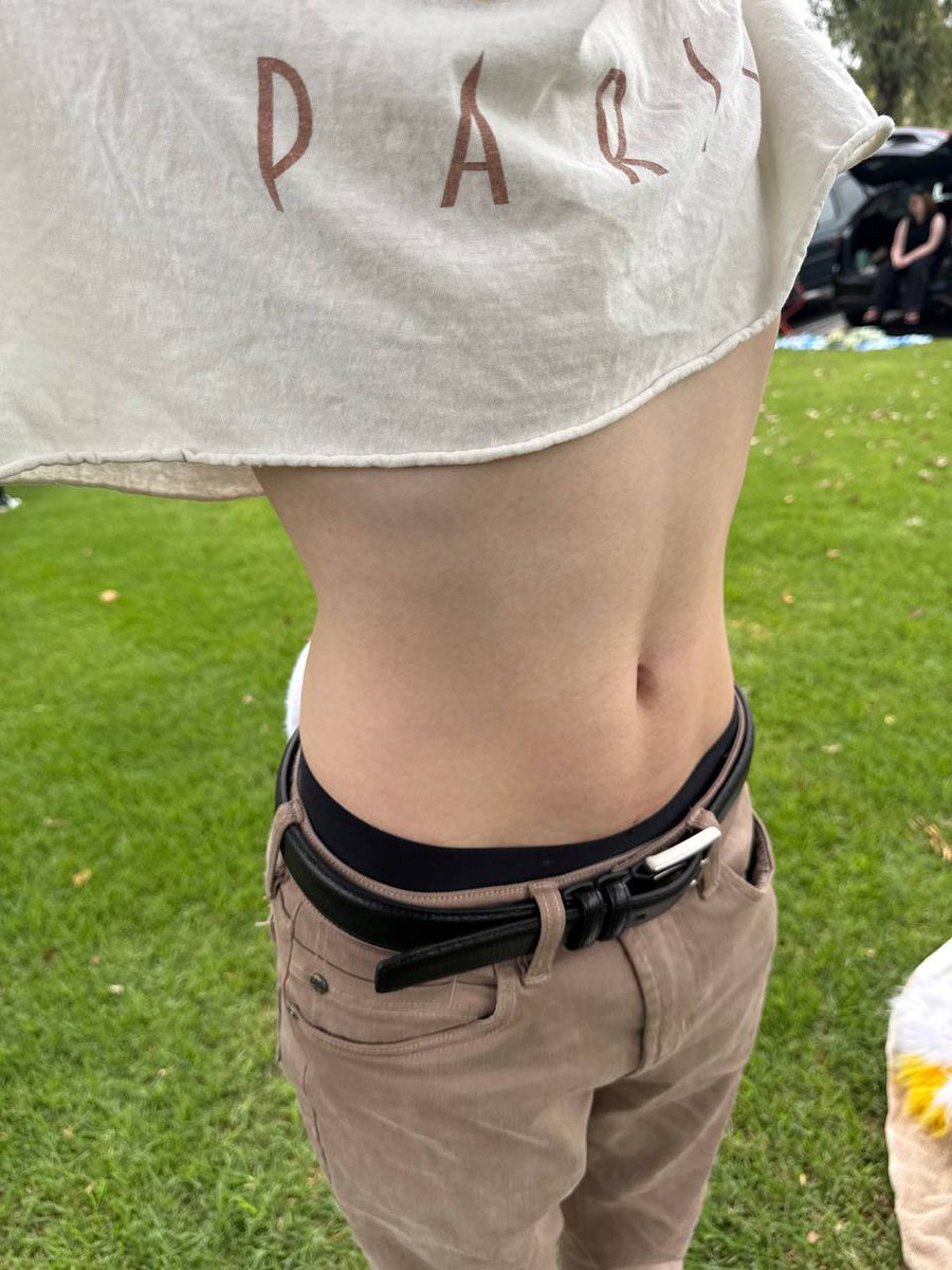 Bo_plap's tweet image. Asked @pixelhuskyy to take a pic of me and he sends this 😭