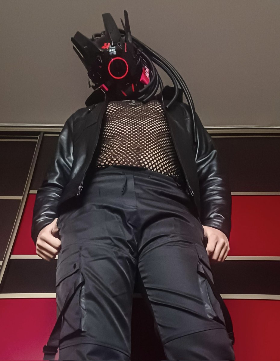 DX_573's tweet image. For my birthday I also wanted post my favourite pics with each of my masks^^
And I definitely want to try to cosplay X-Lord from Fortnite in the future as well, just need to find a good helmet.