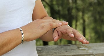 AANmember's tweet image. New Study Published in @GreenJournal: Do race and ethnicity play a role in a person’s risk of peripheral #neuropathy? hubs.la/Q03xyyqZ0
#AANscience #Neurology