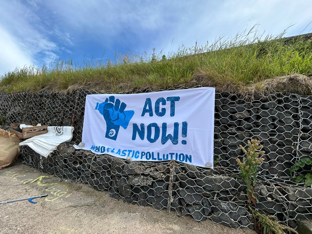 ProgPoliticsNI's tweet image. Pics from today’s People vs Plastic protest at Ballycastle Beach