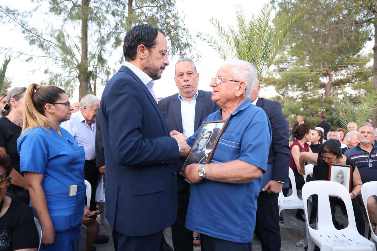 Christodulides's tweet image. Δεν έχω αμφιβολία ότι έχετε κουραστεί από μεγάλα λόγια και υποσχέσεις, εκείνο όμως που θέλω με ειλικρίνεια και κοιτάζοντάς στα μάτια να σας μεταφέρω, είναι ότι ποτέ δεν πρόκειται να τερματίσουμε την προσπάθεια να διακριβώσουμε την τύχη και του τελευταίου αγνοουμένου, 🇨🇾