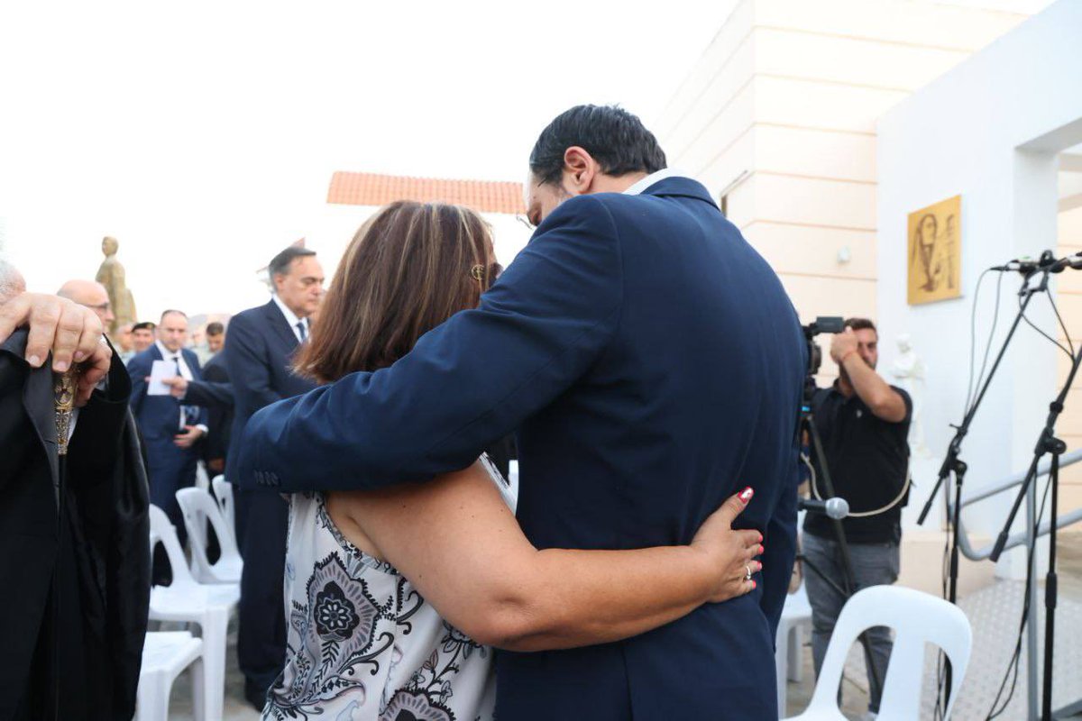Christodulides's tweet image. Δεν έχω αμφιβολία ότι έχετε κουραστεί από μεγάλα λόγια και υποσχέσεις, εκείνο όμως που θέλω με ειλικρίνεια και κοιτάζοντάς στα μάτια να σας μεταφέρω, είναι ότι ποτέ δεν πρόκειται να τερματίσουμε την προσπάθεια να διακριβώσουμε την τύχη και του τελευταίου αγνοουμένου, 🇨🇾