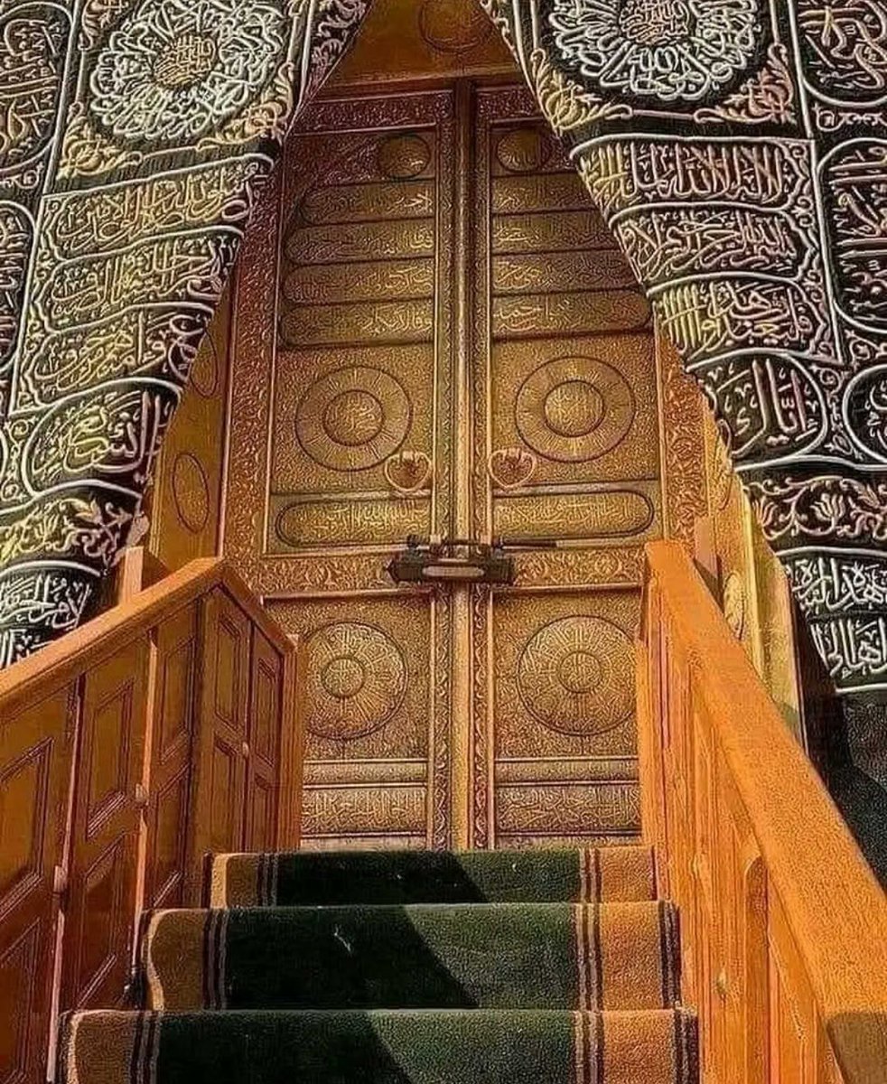 Senin kapından başka hangi kapıya gideyim?
Hangi kapı var?
Senden başka Rab yok ki dergâhına gidilsin.
Senden başka hak Mabud yoktur ki ona iltica edilsin!
Bir kalbin en mahrem duası gibi…
Yalnız Sana geldim, yalnız Senden isterim.
🤲Amin🤲