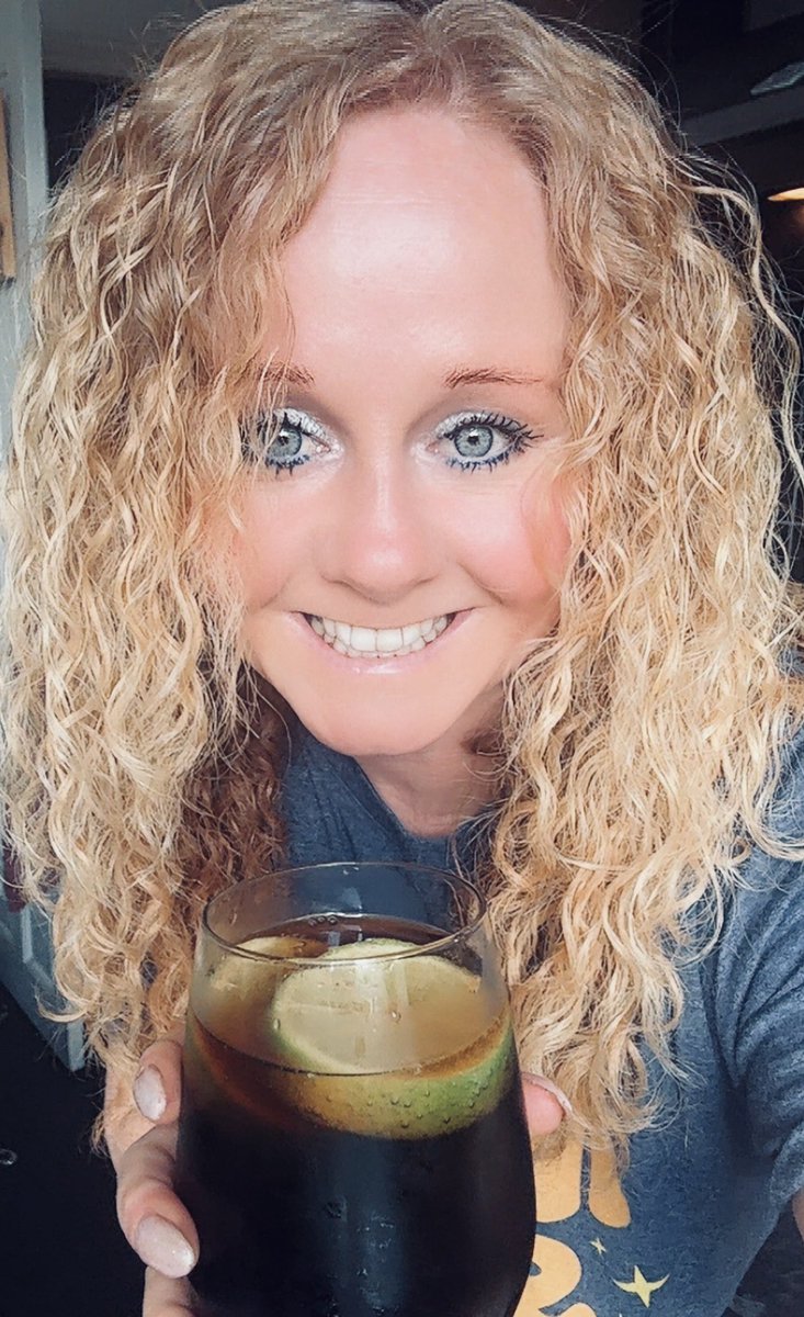 It’s been a lonnnnnggggg week.  
Time for a tipple,  feet up &amp; reflect. 
It’s easy to lose sight of your goals &amp; dreams when you’ve got the stresses of life bearing down on you. 
Don’t be afraid to let the people go whom drag you down. 
These are the times you need to keep your