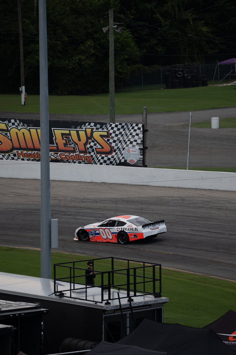 ChaseBurrow00's tweet image. Solid practice runs, inside the top 15 of 38. Time to hydrate and prepare for qualifying at 4:15pm.
#HamptonHeat | #VATripleCrown | #NascarRegional