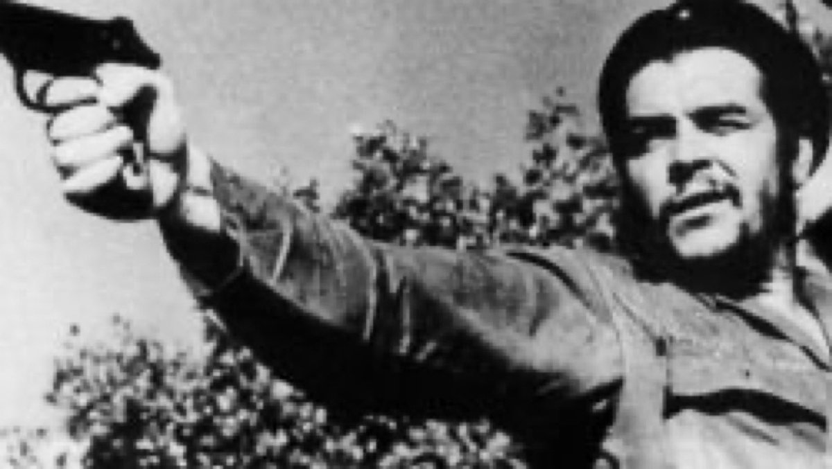 Enrique Muñoz (@enriquemunozfm) on Twitter photo “Tengo que confesarte, papá, que realmente me gusta matar”, le dijo en una carta a su padre El Che Guevara, después del primero de sus asesinatos con alevosía contra opositores y homosexuales durante la revolución cubana.
Así murió, ejecutado en Bolivia donde lloraba por su vida. “Tengo que confesarte, papá, que realmente me gusta matar”, le dijo en una carta a su padre El Che Guevara, después del primero de sus asesinatos con alevosía contra opositores y homosexuales durante la revolución cubana.
Así murió, ejecutado en Bolivia donde lloraba por su vida.