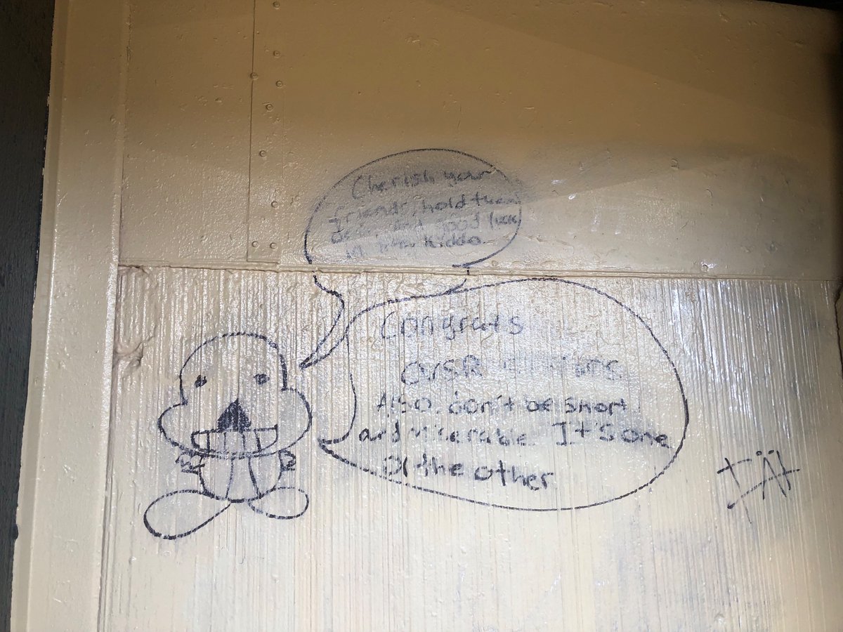 synanthropy's tweet image. Is this undertale?? Someone more online than me please help 🙏