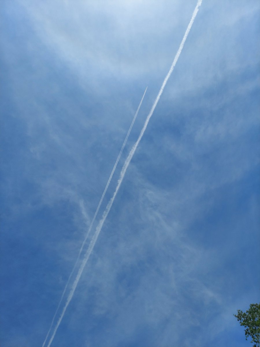 PanicMike13's tweet image. I&apos;ve got this overhead.  Wtf