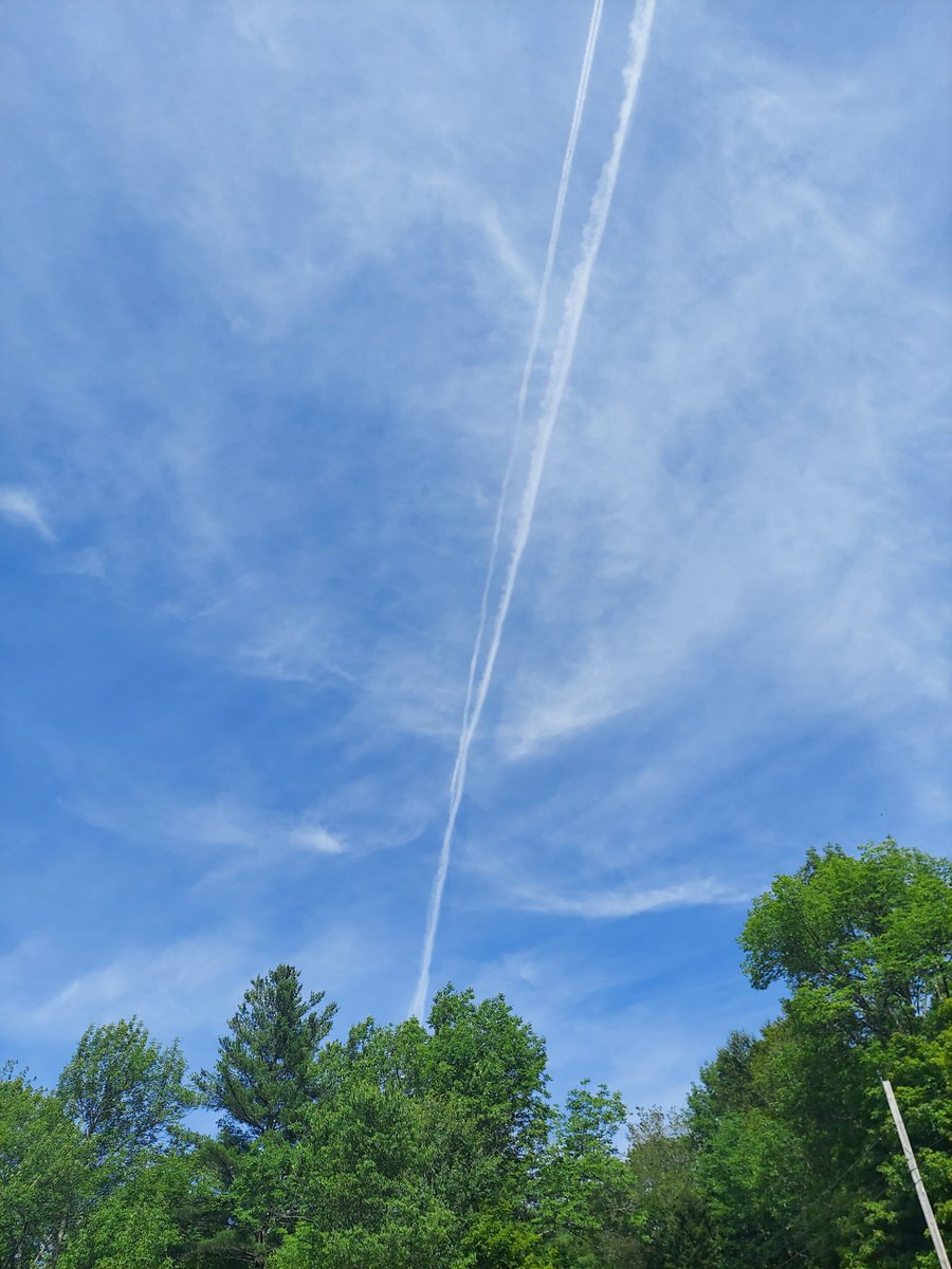 PanicMike13's tweet image. I&apos;ve got this overhead.  Wtf