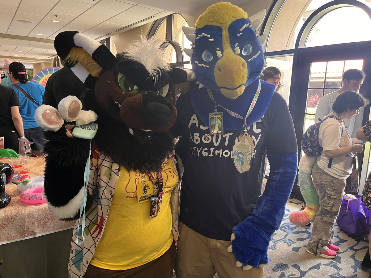 Scoundrel ⋮ 「Chomp & Megaplex」 (@mephistofleas) on Twitter photo What a fun time at chomp! Thank you to everyone who stopped to get / ask for a photo. What a fun time at chomp! Thank you to everyone who stopped to get / ask for a photo.