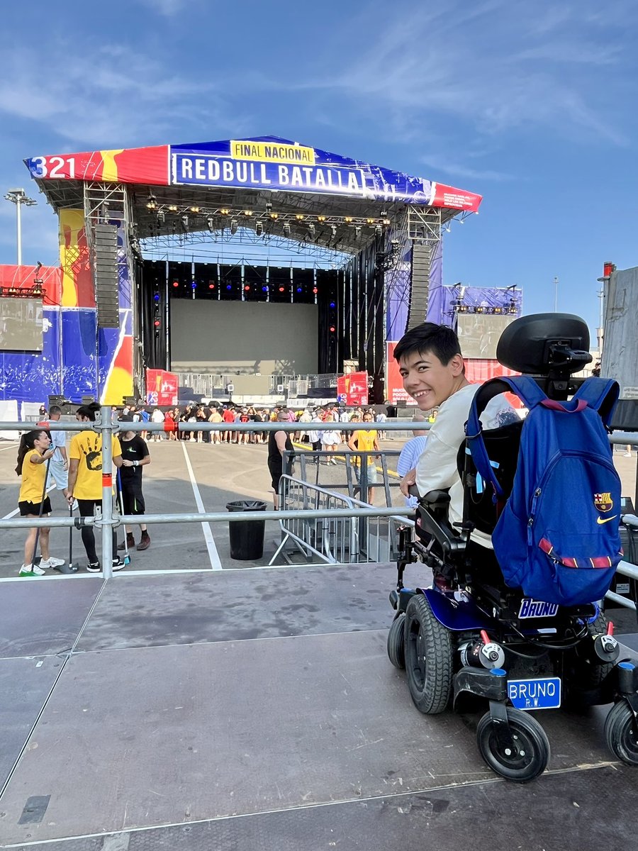 Avui toca la final de <a href="/redbullbatalla/">Red Bull Batalla</a> amb la meva samarreta de Lamine! Sempre culé 😎💙❤️Gràcies <a href="/GazirGPS/">Gazir</a> 🙌