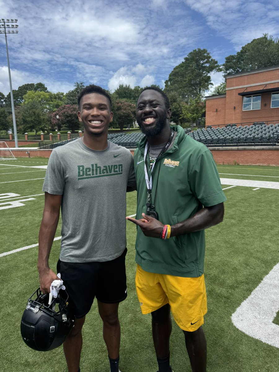 chase_gathings's tweet image. Had a great time @BelhavenFB football camp with my teammate @PeoplesKohen. @Coach_CDN2 @Coachjharris0 @MAsagunla @BelhavenU @BelhavenBlazers @Marcusdent93 @DexPreps @ESPN3ALLDAY @247Sports @WLKnights