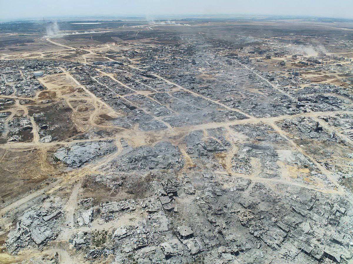 MustafaBarghou1's tweet image. The #Genocide continues: The Israeli army published a photo of the Palestinian city Beit Hanoun in the North of Gaza which it has completely destroyed .