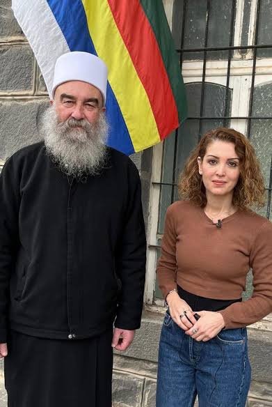 Nagehan Alçı'nın bir tek şeytanla fotoğrafının olmaması sosyal medyada gündem oldu.