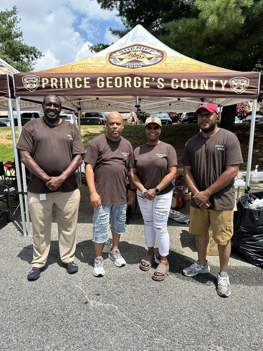 PGPDNews's tweet image. Grill, serve, and unite! The S.E.L.F. Foundation teamed up with Prince George’s County’s finest: PGPD, PGFD, the Office of the Sheriff, and the Department of Corrections for the Beyond the Badges BBQ Cook-Off, bringing community and service together, one plate at a time.…