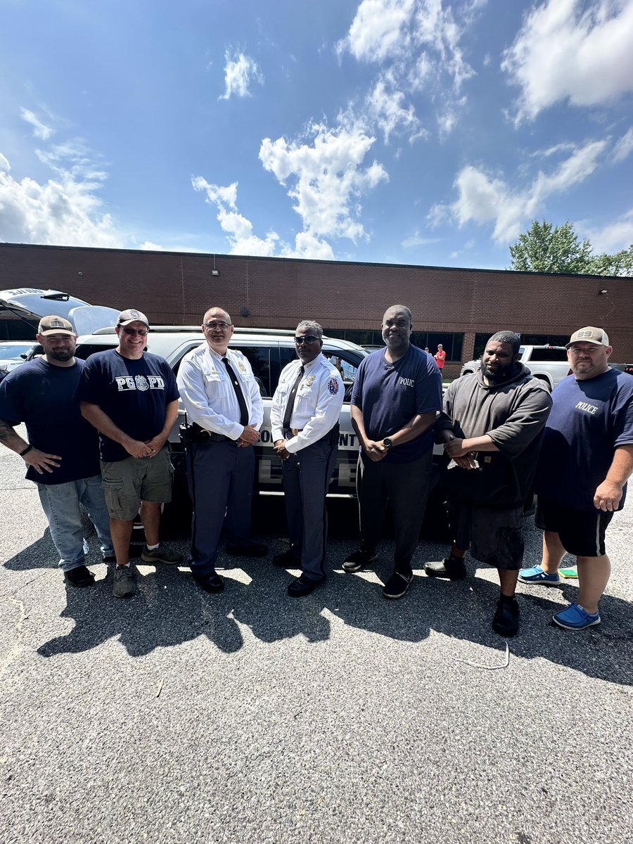 PGPDNews's tweet image. Grill, serve, and unite! The S.E.L.F. Foundation teamed up with Prince George’s County’s finest: PGPD, PGFD, the Office of the Sheriff, and the Department of Corrections for the Beyond the Badges BBQ Cook-Off, bringing community and service together, one plate at a time.…
