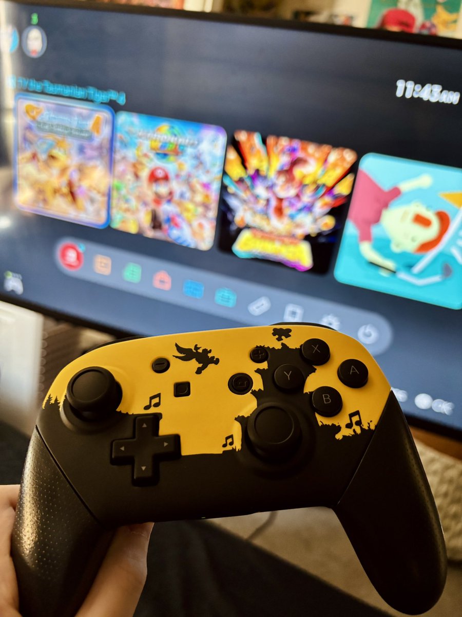 THANK YOU <a href="/spicyfrog64/">Spicy Frog</a> !!!! wow!
ITS ABSOLUTELY BEAUTIFUL!!!!! AND IT IS MY FIRST PRO CONTROLLER EVER!!!!
🥳 🖤💛

just in time for DK bananza, too!!! 🍌

i can’t wait to use it after work, you are amazing, and as is your art!!!