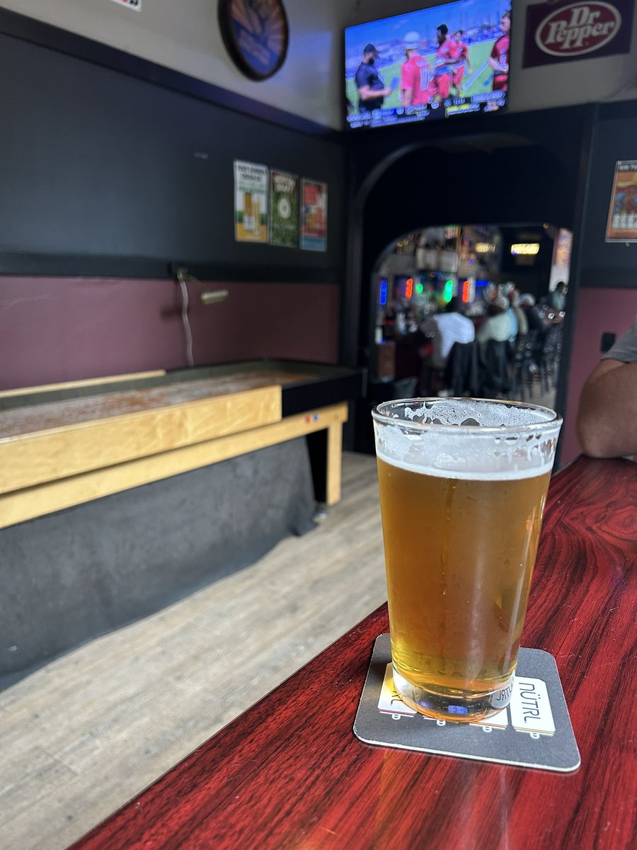 jjl_ice_yard's tweet image. At an #UndisclosedLocation (hint - near the @musicboxtheatre) for a post-show beverage. @chicagobars