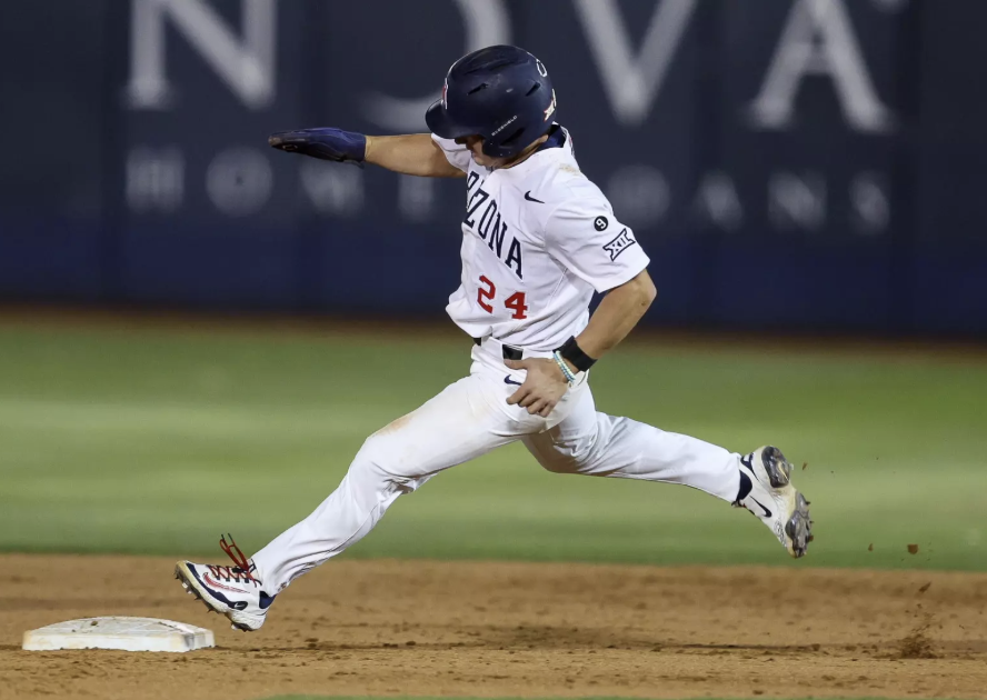 AZStatCats's tweet image. Congratulations to Mason White on being drafted by the Boston Red Sox 🤩

In his Arizona career:
.315/.396/.636 🔥
45 2B, 17 3B, 49 HR (Led team in all 3⃣)
91.9 AvgEV, 107.3 90thEV 🤯

Third generation Wildcat, Tucson legend, and 2nd most all-time home runs in program history 🫡…