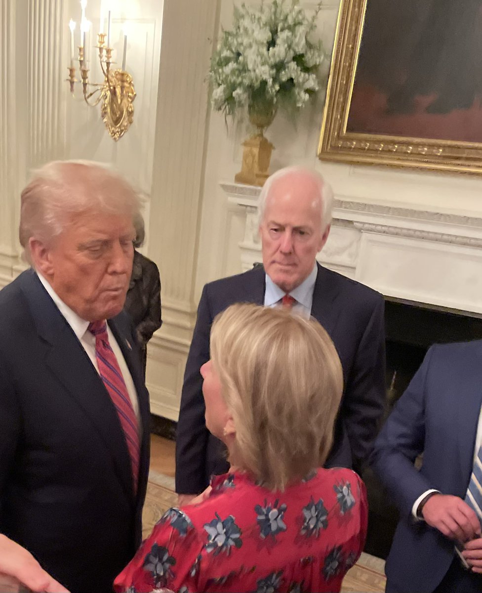SenCapito's tweet image. Great dinner last night with @POTUS, @VP, and some of my @SenateGOP colleagues celebrating the passage of the Big Beautiful Bill. This is a major win for American families and the future of our country. 🇺🇸