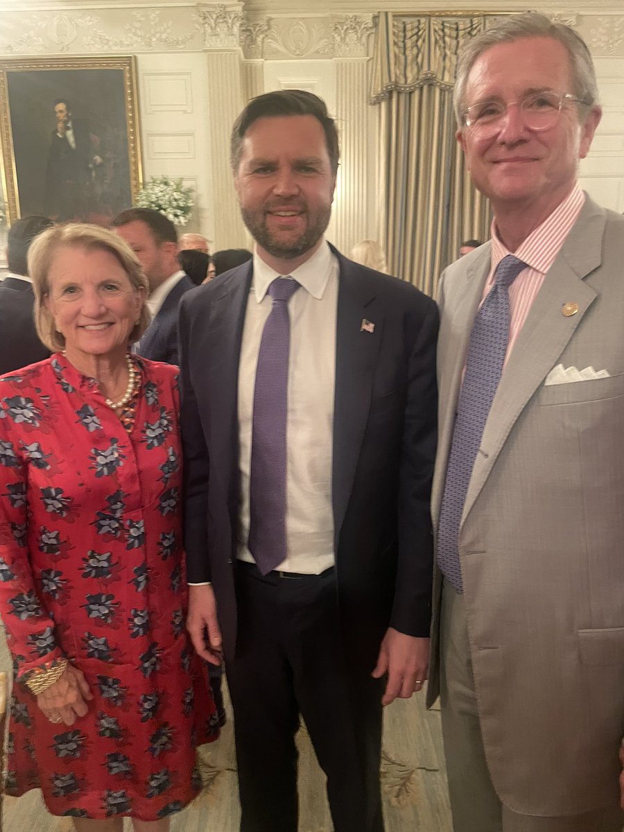 SenCapito's tweet image. Great dinner last night with @POTUS, @VP, and some of my @SenateGOP colleagues celebrating the passage of the Big Beautiful Bill. This is a major win for American families and the future of our country. 🇺🇸