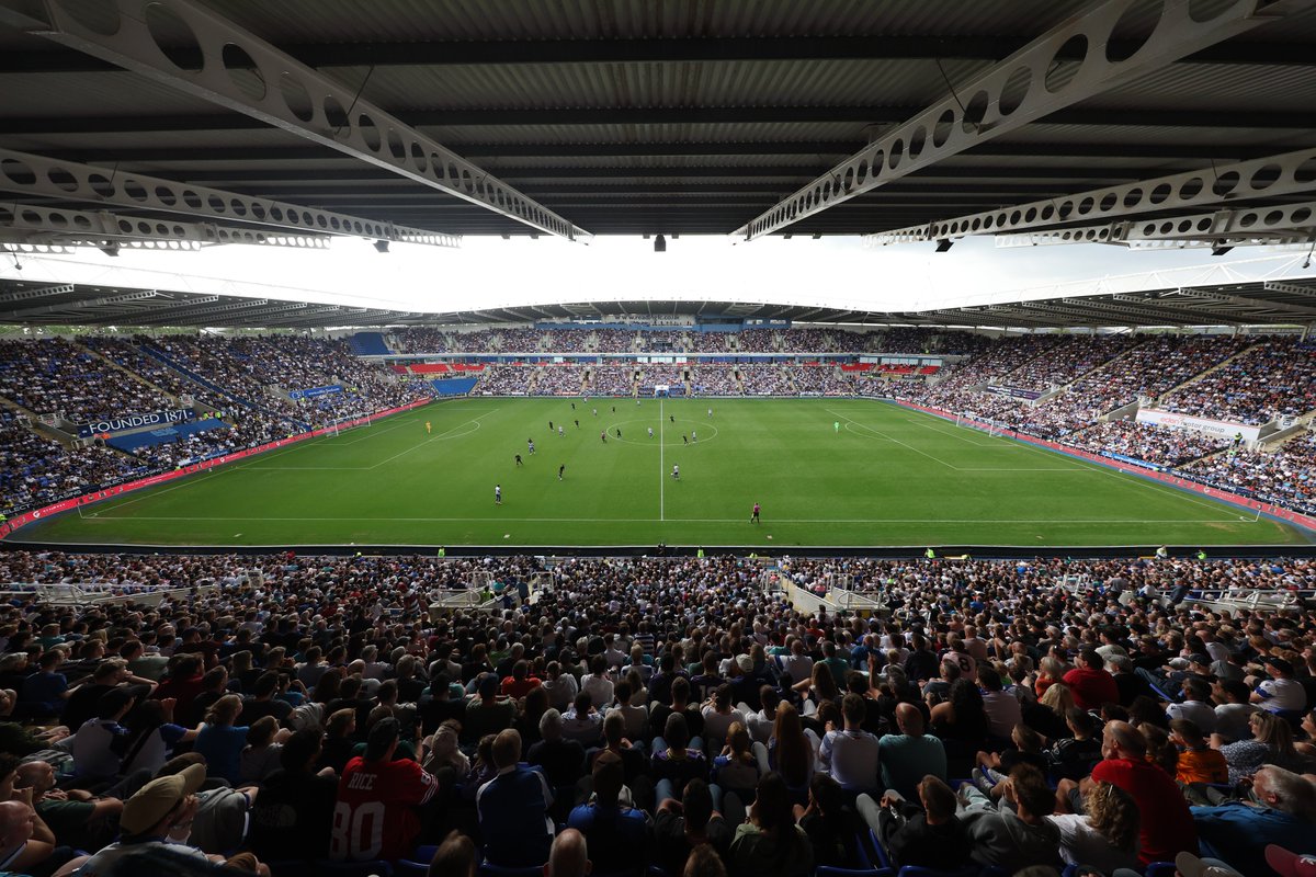 ReadingFC's tweet image. Our home is a special place at any time, but moreso when it's packed to the rafters 🙌
Thank you for your tremendous support today Royals, see you soon 💙