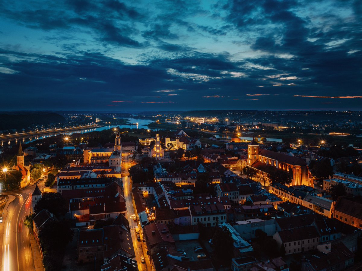 NejauNet's tweet image. #Kaunas #Lithuania #Lietuva #dronas #Mavic3 #mavic3pro #drone #kaunasaerial #vasara2025 #djimavic3pro #summer2025 #hasselblad #hasselbladdrone #vakaras #nemunas #kaunasoldtown #kaunosenamiestis #senamiestis #vakaras