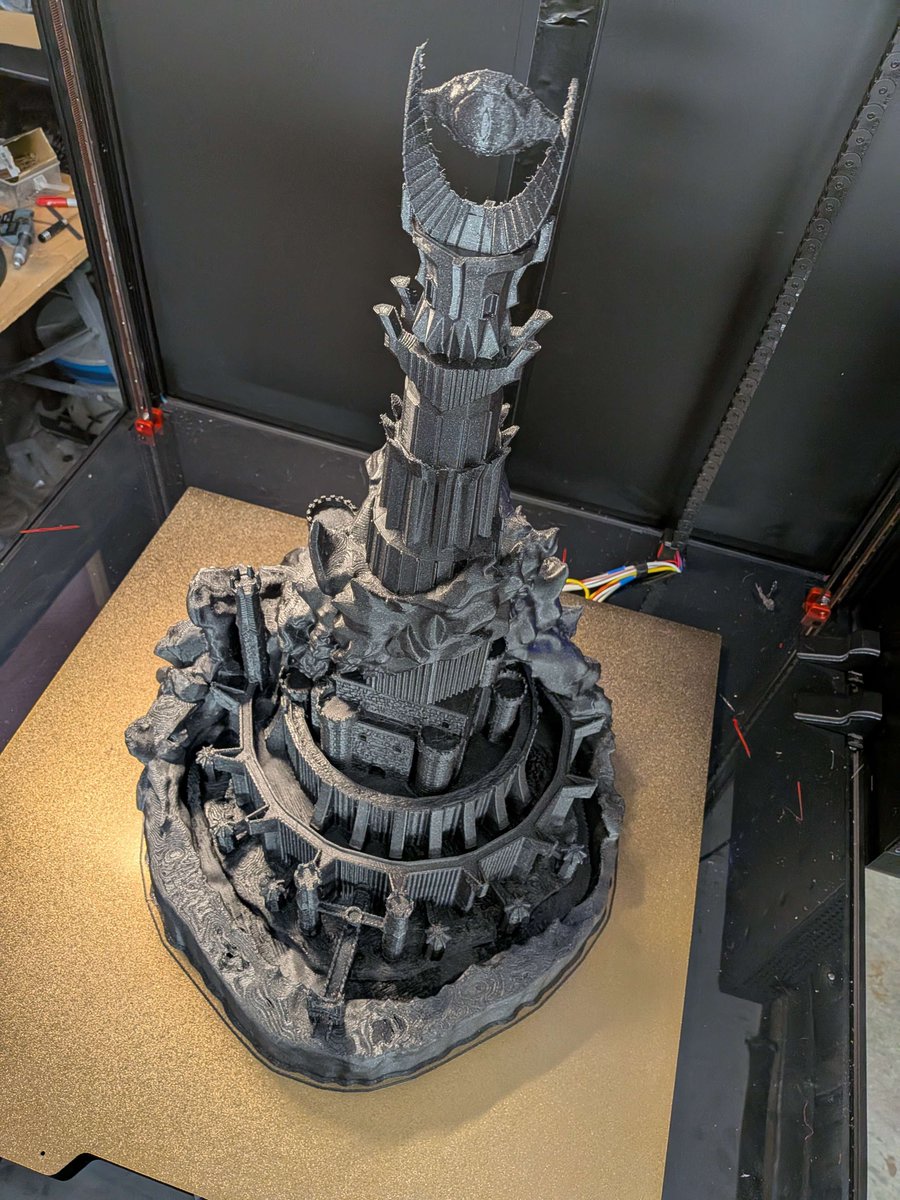 CanuckCreator's tweet image. 575mm tall, 1.75kg of filament and 22.5hours print time total
Finished with just a bit of the @prusament galaxy black PLA remaining after the first attempt failed but the Dark Fortress of Barad-dûr is finished