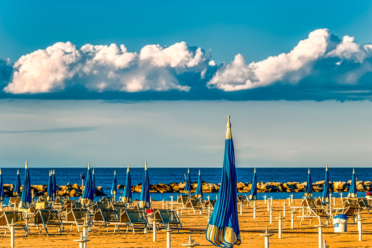 ☀️ The perfect family beach day!

Gabicce's azure skies + blue umbrellas = IDEAL for summer vacation marketing campaigns.

✅ Perfect Mediterranean climate and organized beach services
✅ Classic Italian beach experience for family marketing
✅ Blockchain-certified licensing
✅