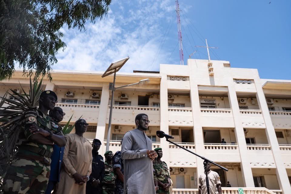 Liste des bases militaires françaises restituées au Sénégal 

1. Camp Saint-Exupéry et Maréchal de Hann

2. Escale aéroportuaire de Diass

3. Installations navales du camp Protet

4. Centre d’émission de Rufisque

5. Camp Geille de Ouakam

Le président Diomaye a effectué ce matin