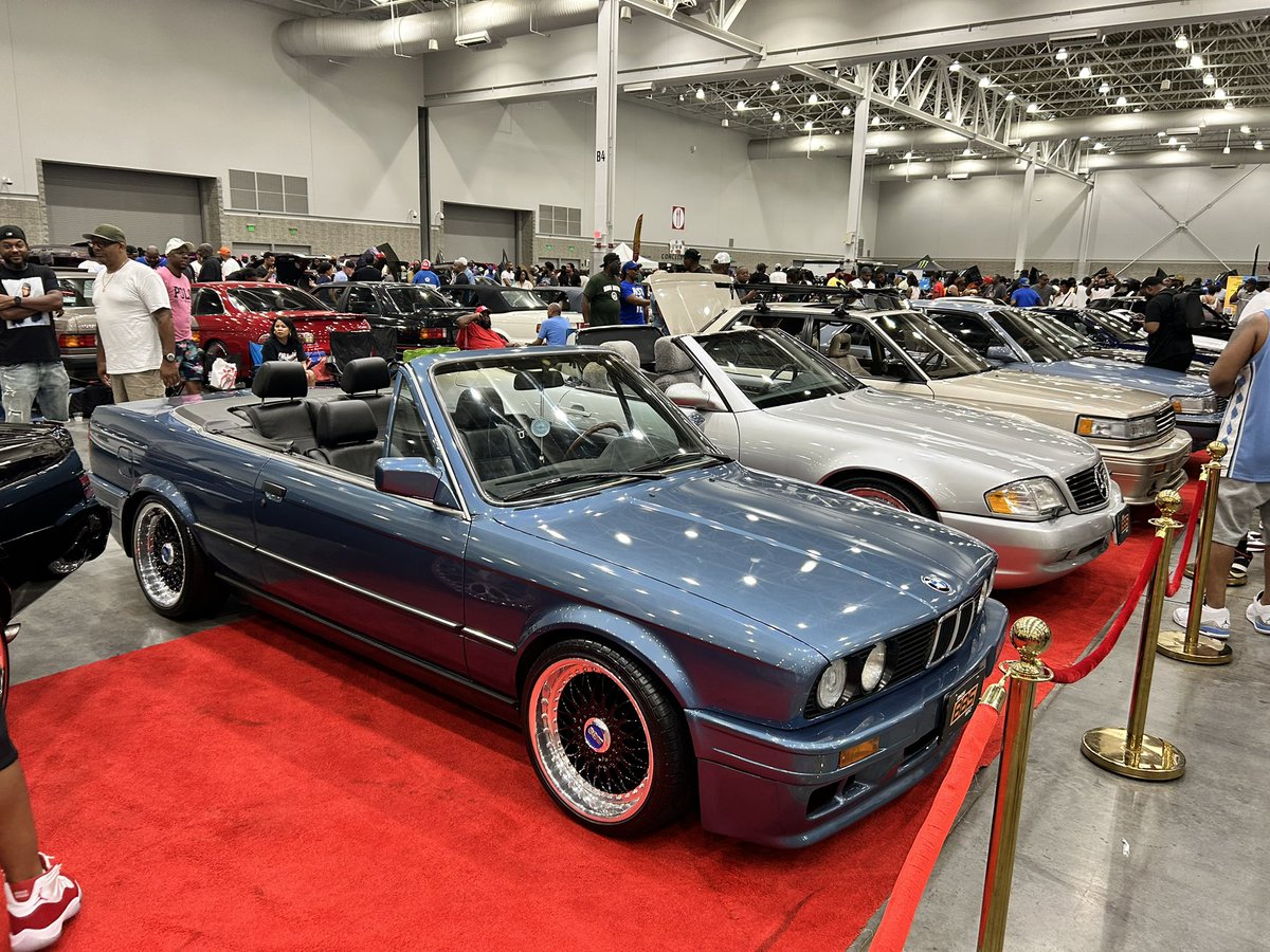 Knickloyalty's tweet image. Car show in the #757 today! Old schools and the fam with DJ Envy!