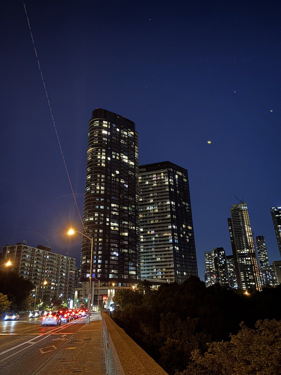 DrKateTO's tweet image. Sometimes it’s easy to get bogged down in the could haves and should haves of #topoli.
But then we are reminded of what can happen with a vacant lot, and polluted industrial parklands, and the potential of this beautiful place we call home. #ShowLoveTO