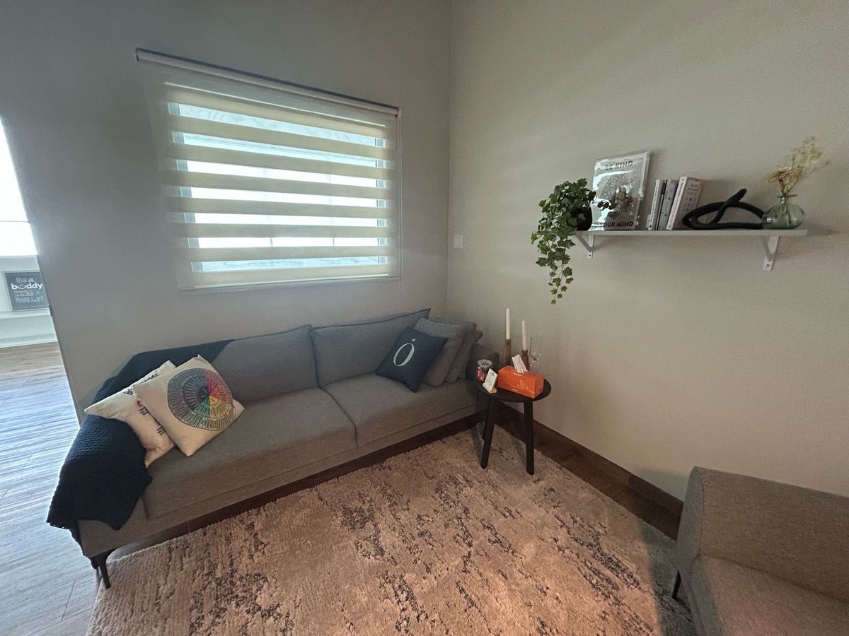 Salgo de licencia de embarazo pronto y estoy alquilando mi espacio (consultorio psicológico) en Costa del Este, por el resto del año ya que no estaré usándolo!

Si estás interesad@ escríbeme al DM para + info! Es un lugar super acogedor, privado, silencioso, seguro 🤩✨