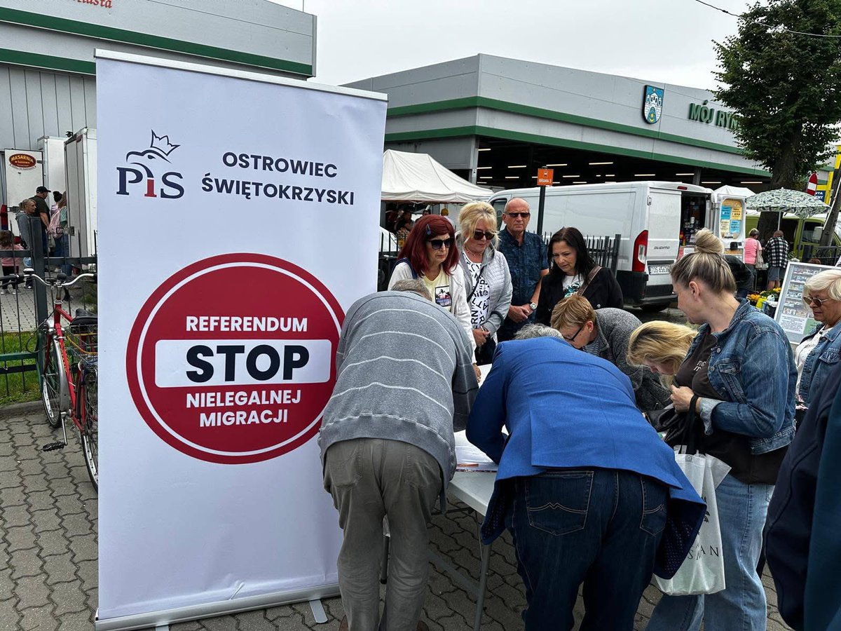 AnnaMKrupka's tweet photo. 📣 Świętokrzyskie – dziękujemy‼️🇵🇱
Za nami zbiórka podpisów w Małogoszczu, Sędziszowie, Ostrowcu Świętokrzyskim, Sandomierzu i Kielcach.

💪🏼Frekwencja dopisała –✍🏼 setki osób wyraziły sprzeciw ❌🛑wobec przymusowej relokacji nielegalnych migrantów.

Działamy dalej – Polska mówi NIE‼️
#StopNielegalnejMigracji