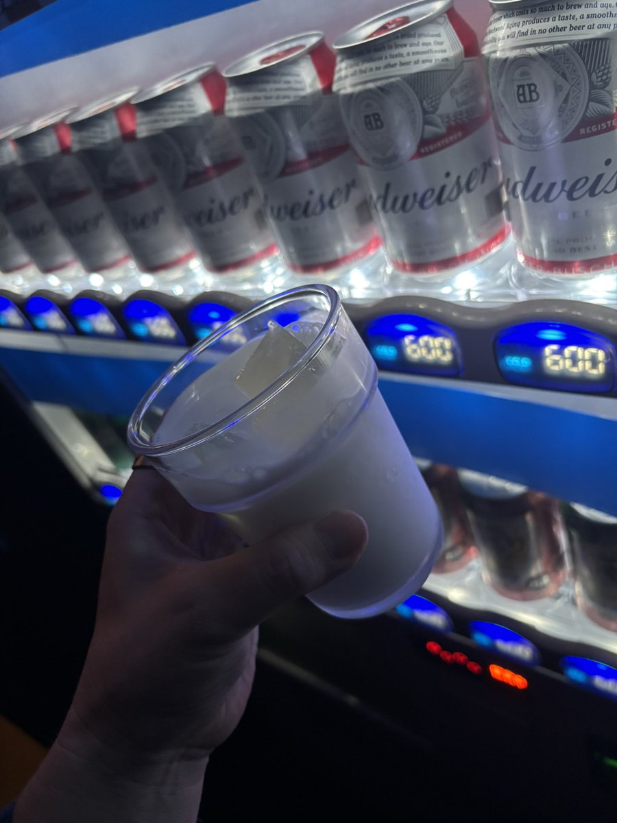 僕ぐらいなると朝4時からクラブで牛乳飲む
