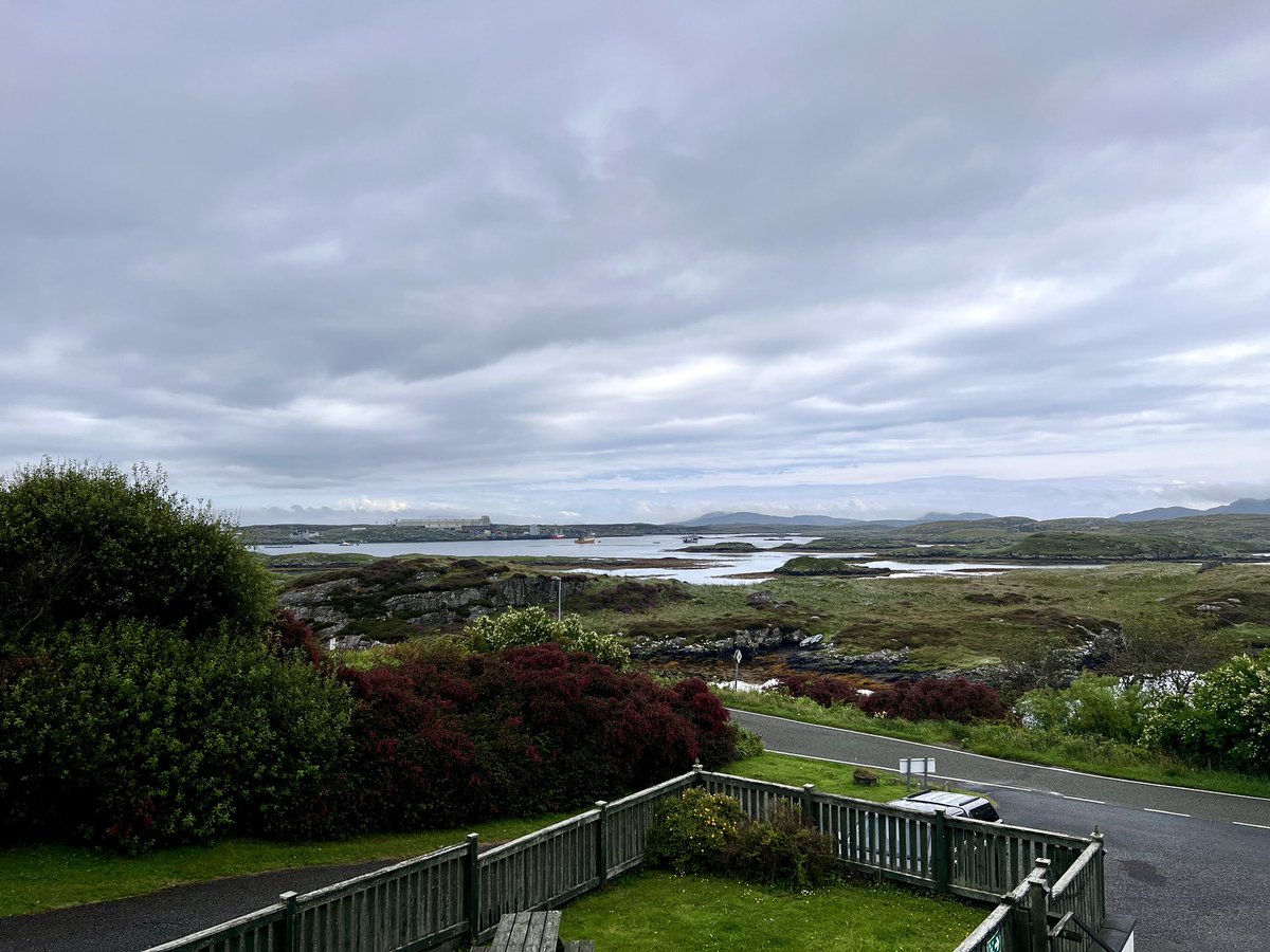 MarionMacNeil's tweet image. ✈️☁️Weather v flights 🌨️✈️

Island weather is paramount to whether daily flights from Glasgow will land on the beach runway. 

Weather can be unpredictable and surprising at times! All 4 photos taken today within 2 hours. 
@SeanBattyTV @BBCScotWeather @VisitScotland @FlyLoganair