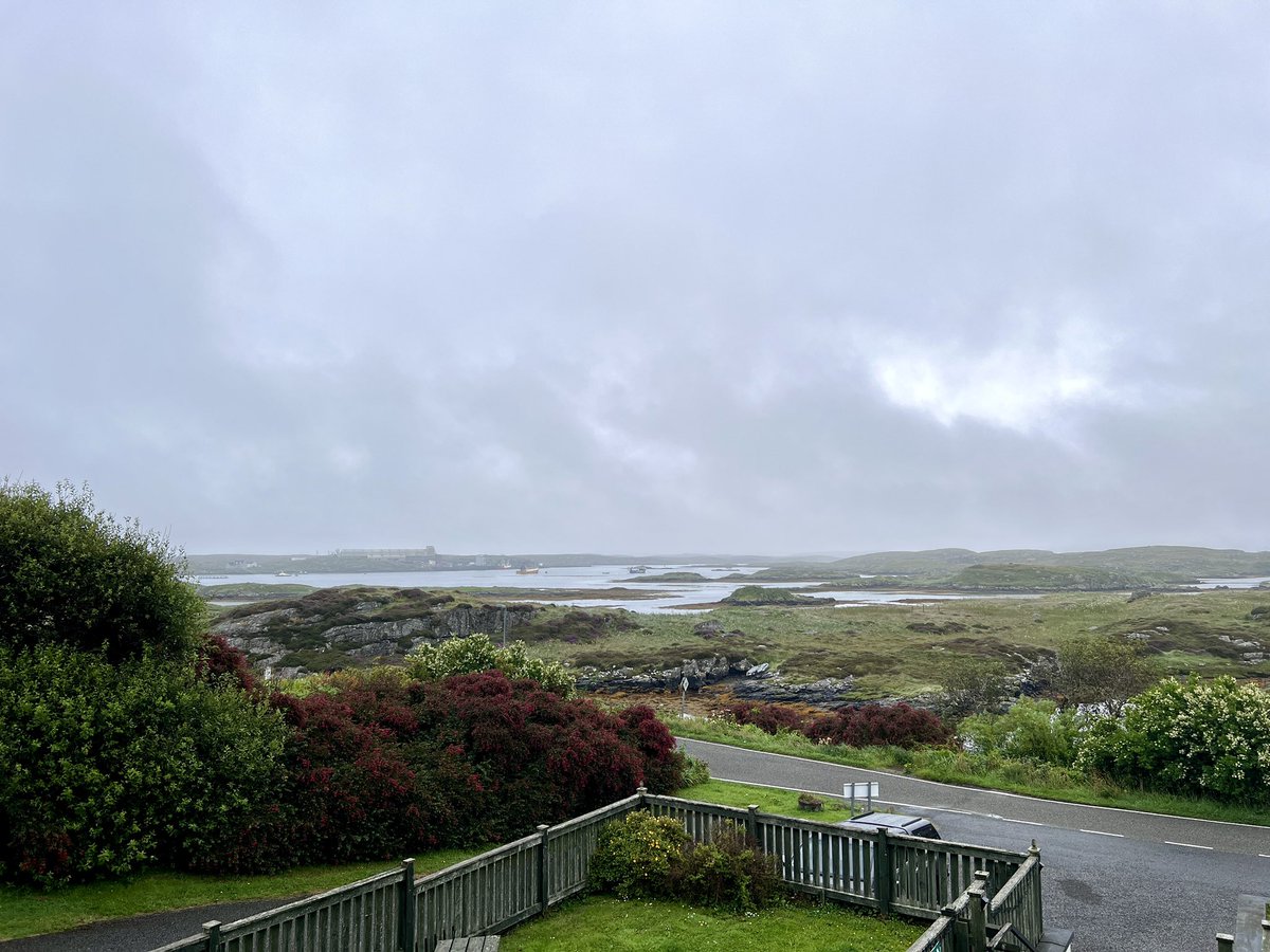 MarionMacNeil's tweet image. ✈️☁️Weather v flights 🌨️✈️

Island weather is paramount to whether daily flights from Glasgow will land on the beach runway. 

Weather can be unpredictable and surprising at times! All 4 photos taken today within 2 hours. 
@SeanBattyTV @BBCScotWeather @VisitScotland @FlyLoganair