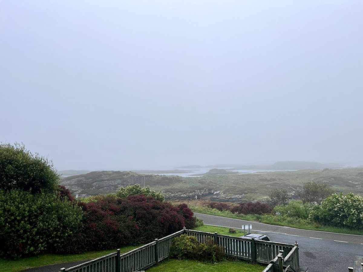 MarionMacNeil's tweet image. ✈️☁️Weather v flights 🌨️✈️

Island weather is paramount to whether daily flights from Glasgow will land on the beach runway. 

Weather can be unpredictable and surprising at times! All 4 photos taken today within 2 hours. 
@SeanBattyTV @BBCScotWeather @VisitScotland @FlyLoganair