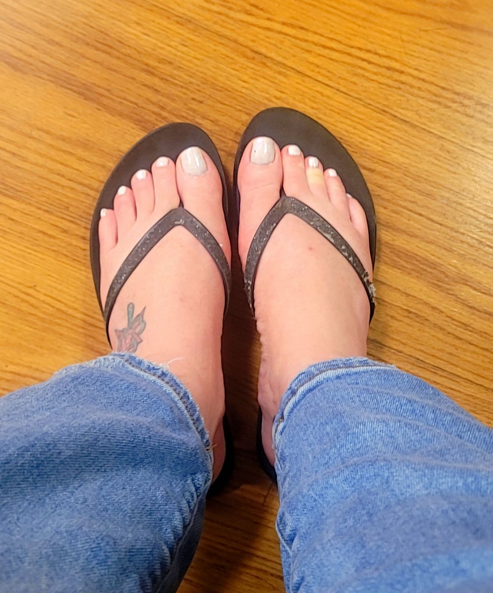 OwnedbyanAngel's tweet photo. Cute Tootsies for a Dr appt! 
Links in bio!! 

#feetpics #footfetish #solelove #footmodel #feetofinstagram #instafeet #footspa #toesinthesand #pedicure #cutefeet #barefoot #footlove #feetgoals #happyfeet #footporn #feetphotography #toes https://t.co/GAYlQBxAkw