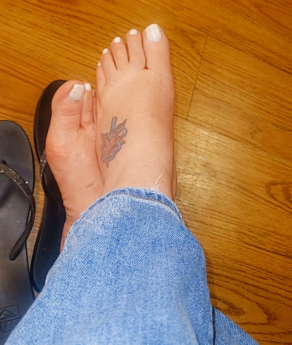 OwnedbyanAngel's tweet photo. Cute Tootsies for a Dr appt! 
Links in bio!! 

#feetpics #footfetish #solelove #footmodel #feetofinstagram #instafeet #footspa #toesinthesand #pedicure #cutefeet #barefoot #footlove #feetgoals #happyfeet #footporn #feetphotography #toes https://t.co/GAYlQBxAkw