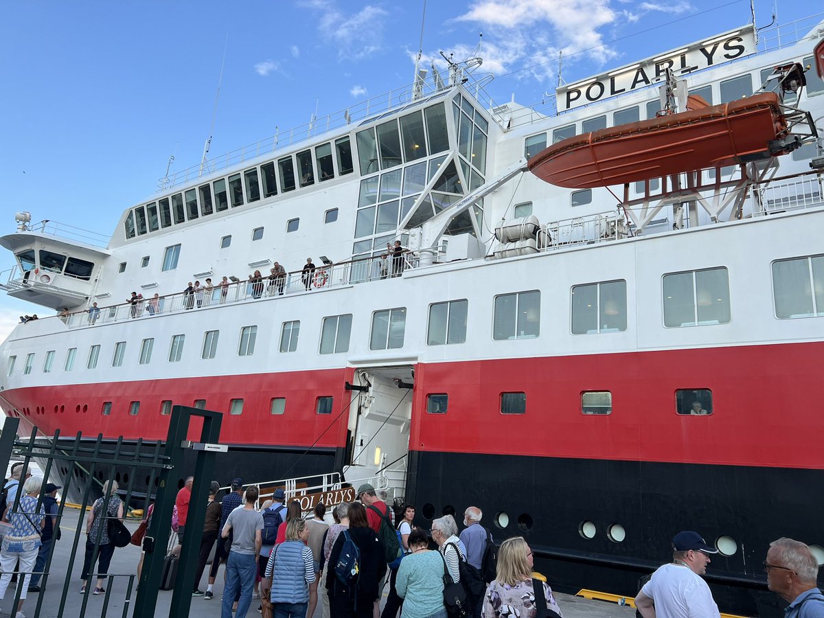 Da blir det ny rute og hjemreise fra Molde.

Hurtigruta fra Molde 21:45
Ankomst Ålesund 00:30.

Fly fra Ålesund 07:45
Ankomst Oslo 08:40!

Dette blir gøy, <a href="/Mats03F/">MAF</a> 🍻