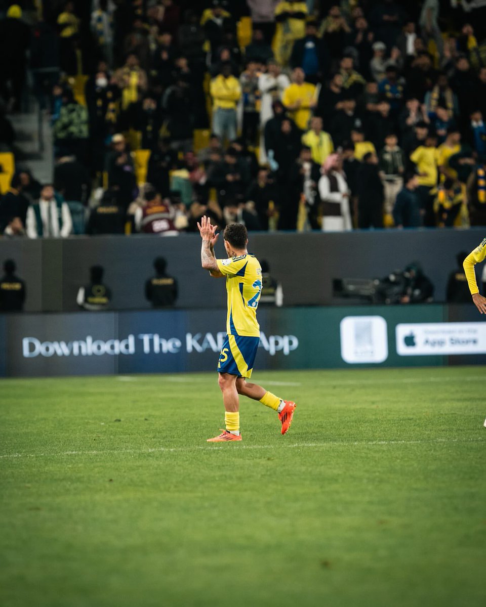 ذهب لرئيس بورتو وهو يبكي لانه يريد نادي النصر 
لا يريد التدريب مع بورتو لانه يريد نادي النصر

نعم ! هذا العاشق اوتافيو مونتيرو 

وداعًا يا اكثر من أحببته في شعار النصر 
وداعًا لأفضل لاعب وسط بتاريخ الدوري السعودي💛